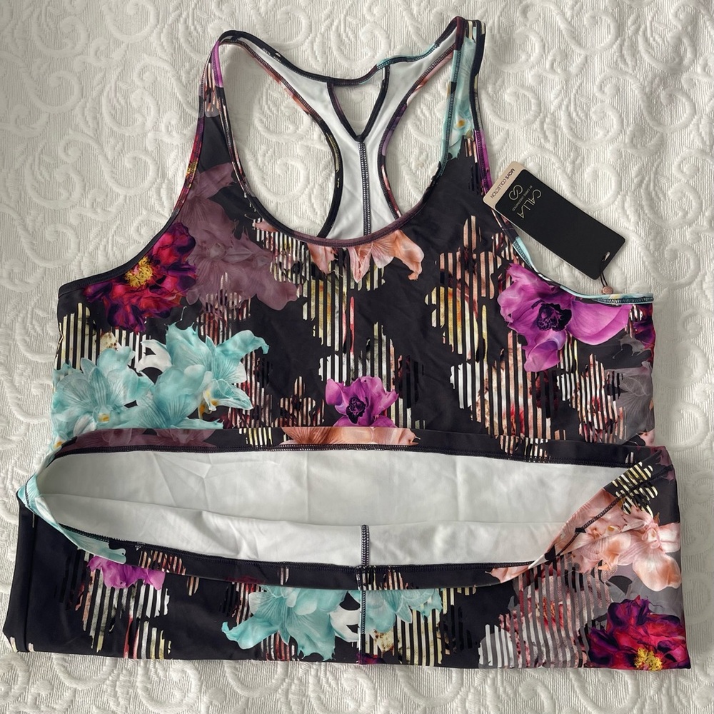 NWT Calais Carry Underwood floral athletic tank